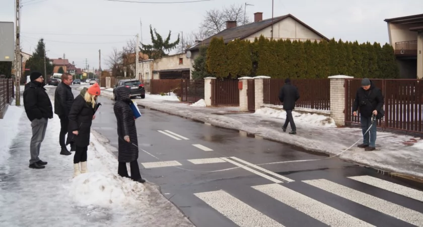 Na zdjęciu wizytacja ulic na Kowalowcu