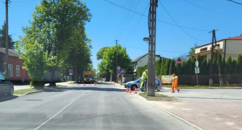 Na zdjęciu malowanie pasów na Piłsudskiego, fot. nadesłane