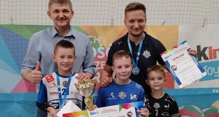 Na zdjęciu: Młodzi siatkarze pojadą na finały Mistrzostw Polski Kinder Joy of moving w Katowicach