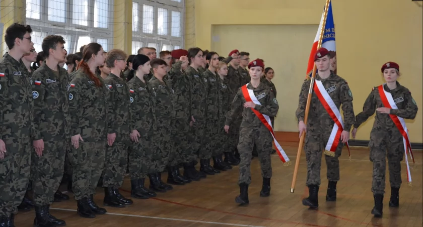 Na zdjęciu uczniowie klasy mudnurowej w Drzewniaku, fot. Facebook/Starostwo Powiatowe