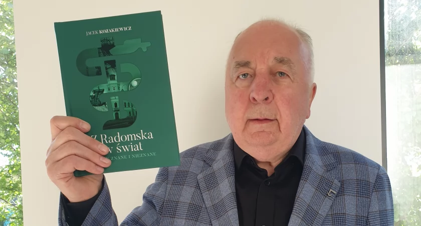 Na zdjęciu Jacek Kozakiewicz ze swoją książką