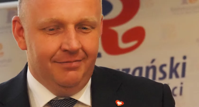 Na zdjęciu starosta Łukasz Więcek