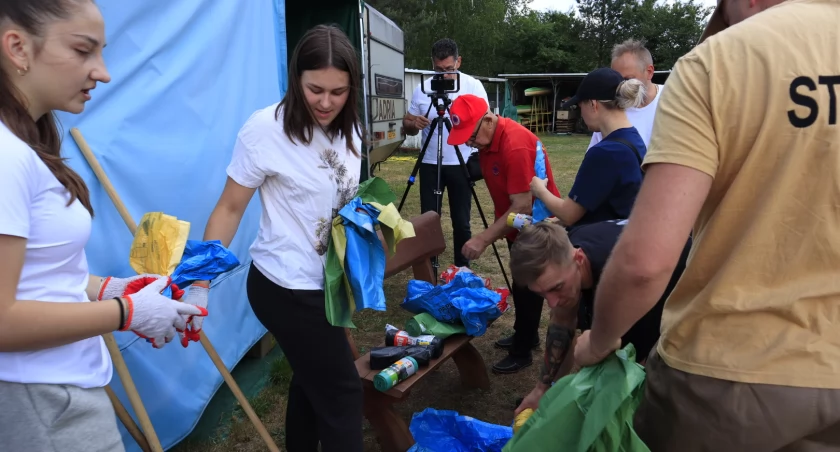 Na zdjęciu uczestnicy akcji, fot. Facebook/Powiat Radomszczański