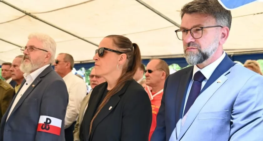 Na zdjęciu Agata Wiśniewska-Pawelak, burmistrz Przedborza, podczas uroczystości w Bąkowej Górze, maj 2024