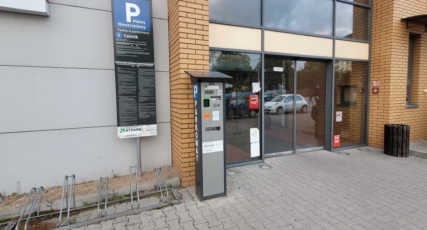 Na zdjęciu parkomat przy Centrum Handlowym Baszta