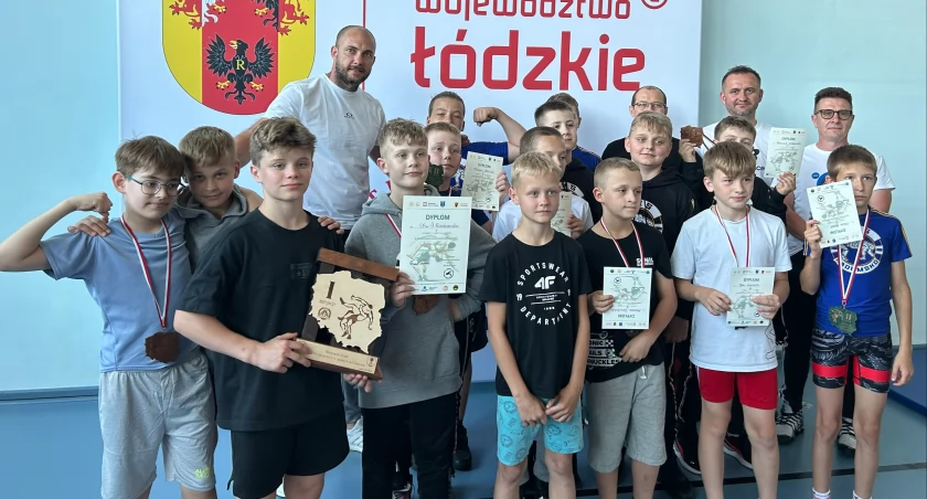 Na zdjęciu zawodnicy i trenerzy ZKS-u Radomsko