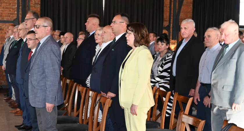 Na zdjęciu uczestnicy uroczystości, fot. Facebook/Powiat Radomszczański