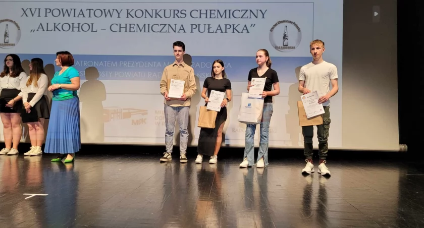 Na zdjęciu laureaci konkursu