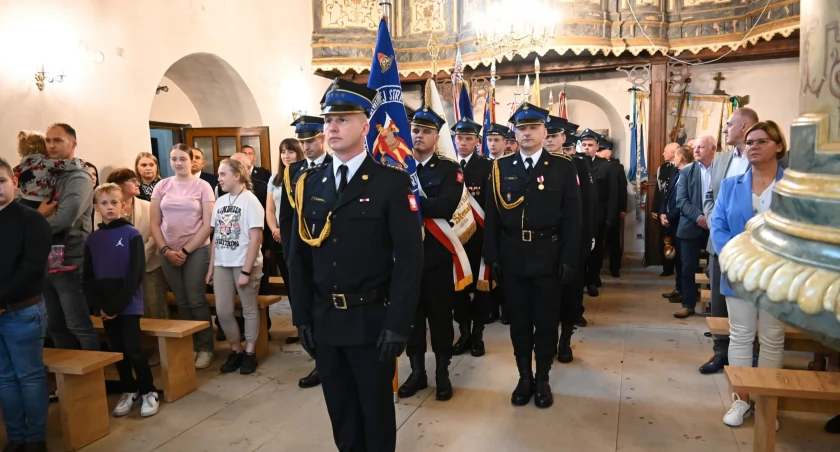 Na zdjęciu msza św. w kościele w Strzałkowie, fot. Facebook/Starostwo Powiatowe