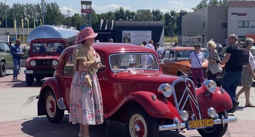 Na zdjęciu wiekowy Citroen, fot. Facebook/Klub Weterani Szos Radomsko 
