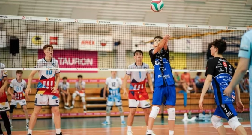 Na zdjęciu młodzicy KS Volley, fot. Facebook/KS Volley Radomsko