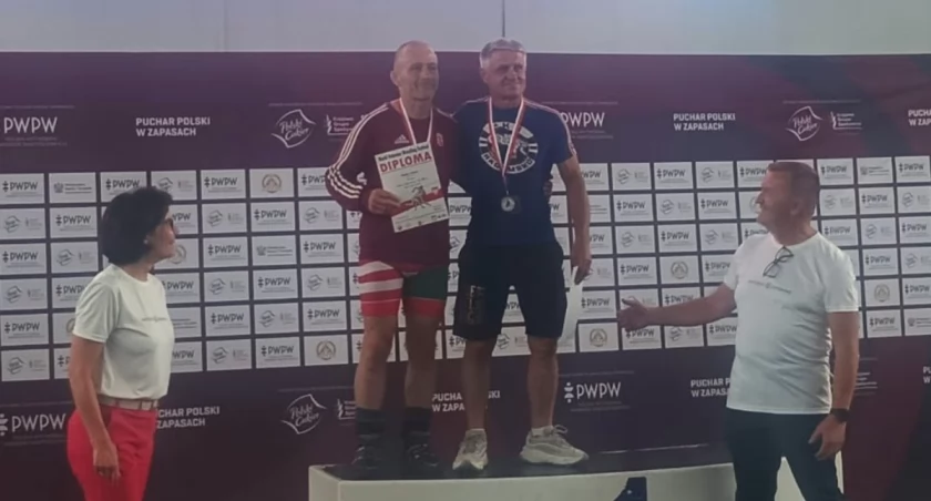 Na zdjęciu: Jacek Kuśmierek (z prawej na najwyższym stopniu podium)