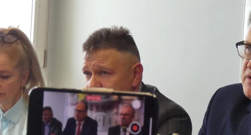 Na zdjęciu: Prezes PGK Zbigniew Rybczyński, urząd miasta, marzec 2023