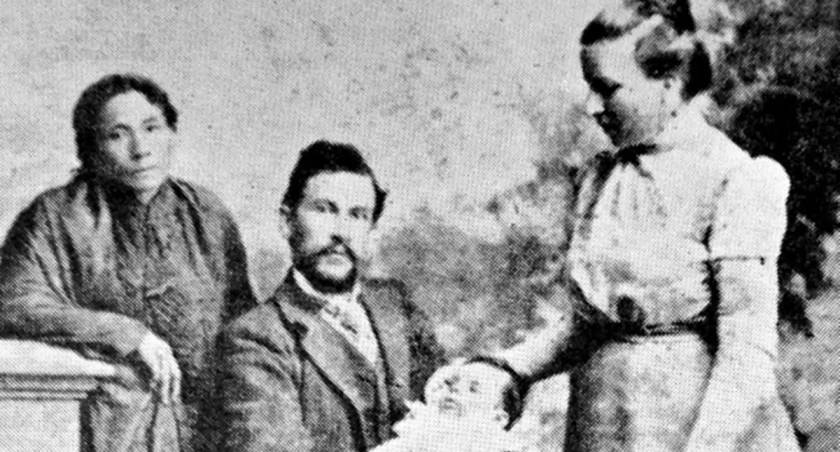 Na zdjęciu: Jadwiga Michalska-Picado z mężem  i teściową podczas chrztu syna  w 1900 r. (źródło - Internet)