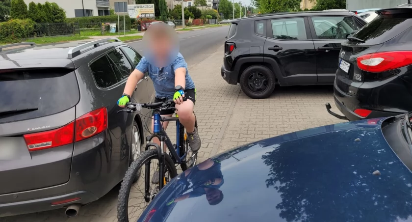 Na zdjęciu: Zastawiony chodnik przy ul. Mickiewicza