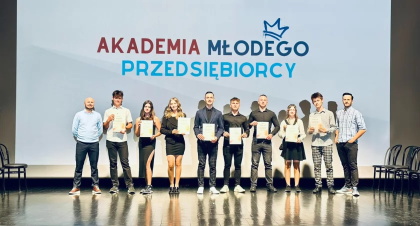Na zdjęciu: Uczestnicy Akademii podczas gali, fot. UM Radomsko