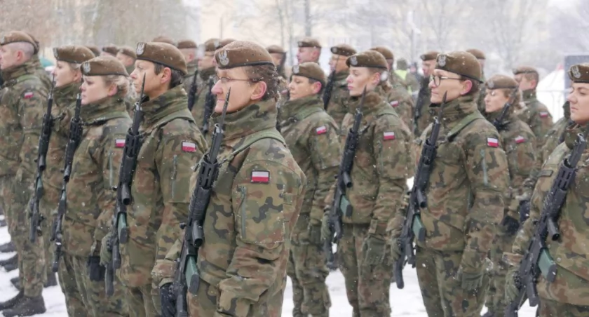 Na zdjęciu: Przysięga żołnierzy WOT w parku Świętojańskim