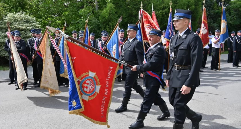 Na zdjęciu: Druhowie biorący udział w uroczystościach, fot. Facebook/Starostwo Powiatowe