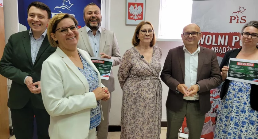 Na zdjęciu: Uczestnicy spotkania w biurze posłanki PiS Anny Milczanowskiej