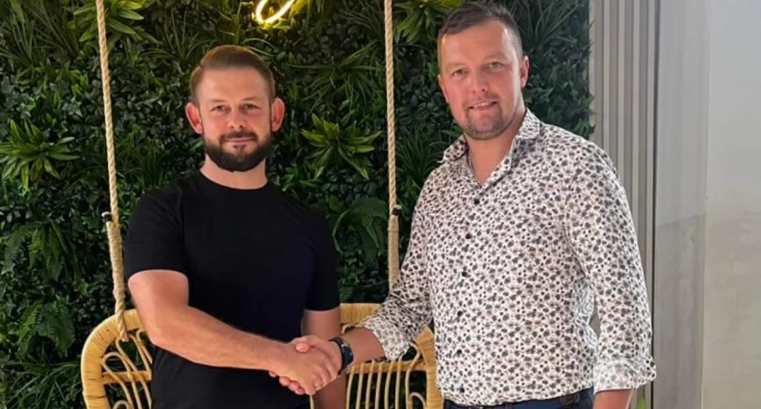 Na zdjęciu: Trener Paweł Ściebura i prezes Łukasz Dryja, fot. Facebook/RKS Radomsko 