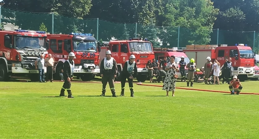 Na zdjęciu strażacy w akcji, fot. Facebook/Radomsko Miasto Otwarte