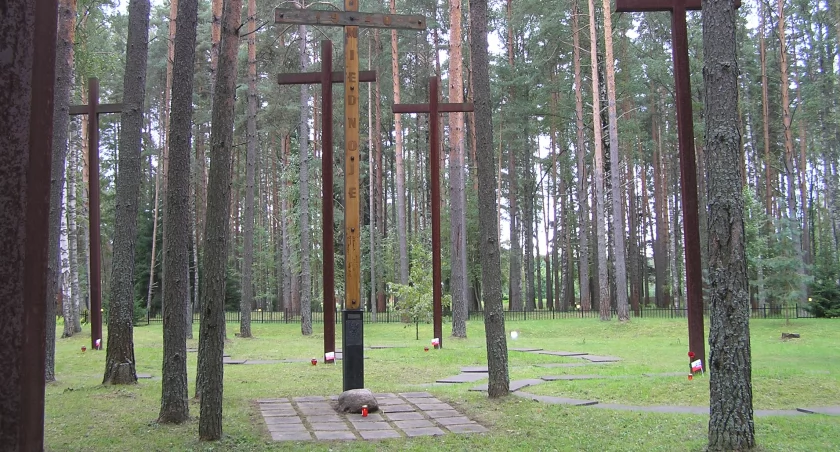 Na zdjęciu: Polski cmentarz wojenny w Miednoje, fot. Wikipedia