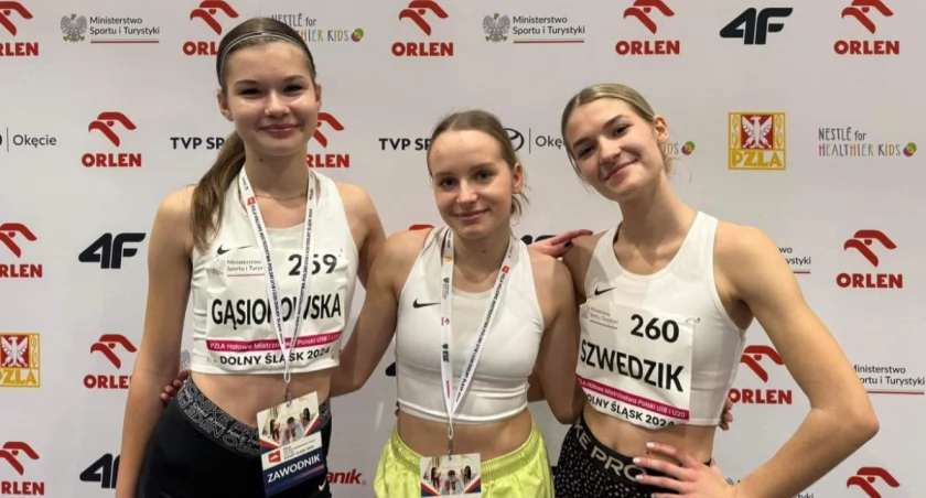 Na zdjęciu: Na zdjęciu  Aleksandra, Karolina i Milena, fot. Facebook/Athletics Team Radomsko