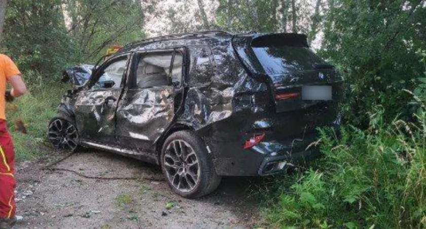 Na zdjęciu: Rozbite BMW, fot. KPP Radomsko