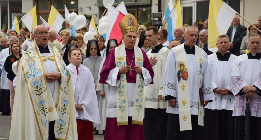 Na zdjęciu: Procesja ulicą Przedborską, fot. Facebook/Parafia św. Lamberta/Patryk Ptak