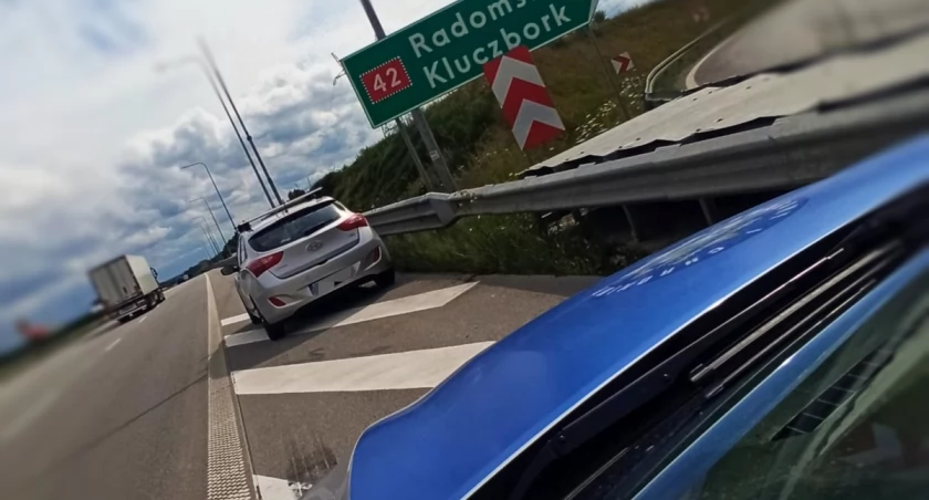 Na zdjęciu: Hyundai, w którym skończyło się paliwo, fot. KPP Radomsko