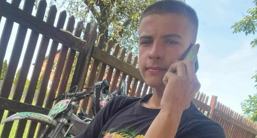 Na zdjęciu: Filip, który uległ wypadkowi, fot. Zrzutka.pl
