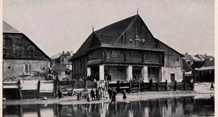 Na zdjęciu: Synagoga w Przedborzu przed wojną