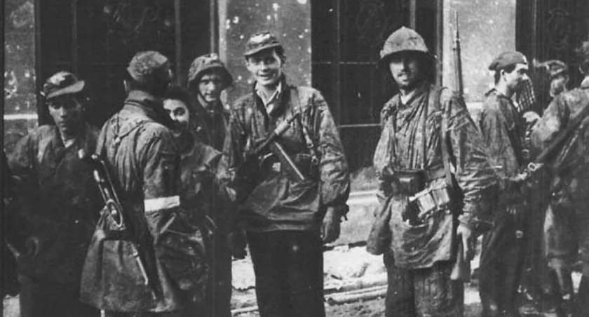 Na zdjęciu: Powstańcy z batalionu Zośka, fot. Wikipedia 