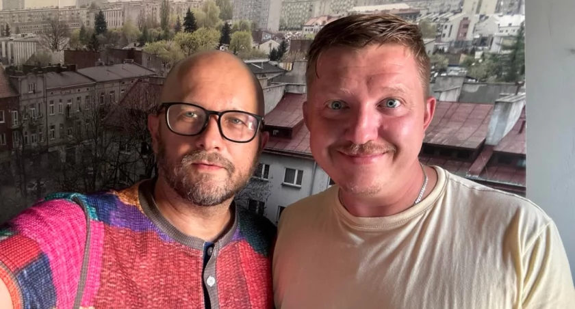 Na zdjęciu prowadzący podcast Dwaj Panowie AA