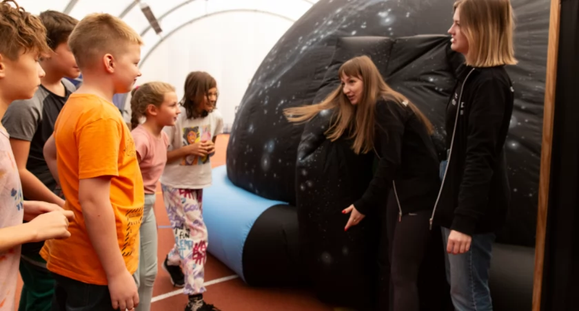 Na zdjęciu: Mobilne planetarium
