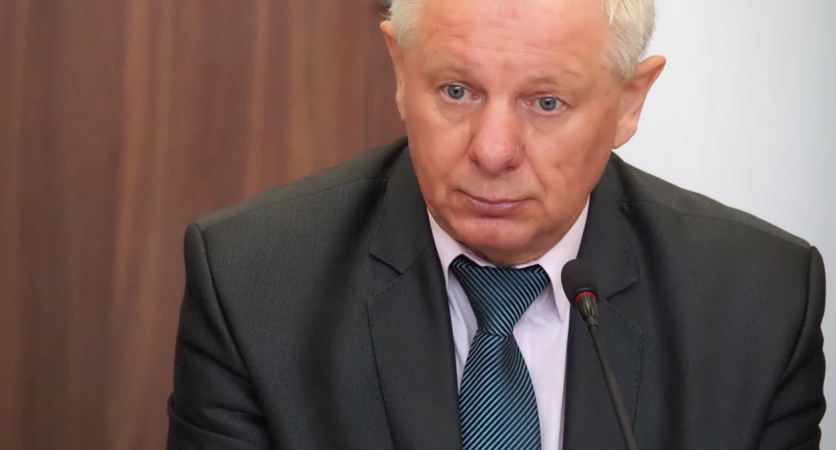 Na zdjęciu: Andrzej Kucharski jest kontrowersyjnym radnym, był kontrowersyjnym naczelnikiem