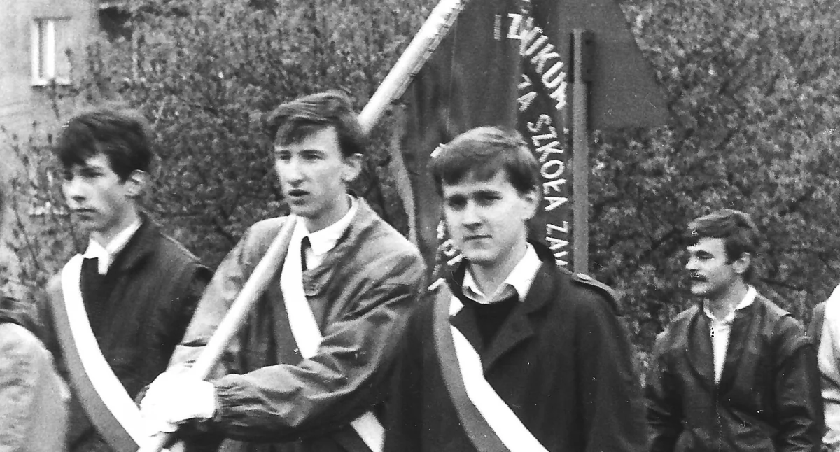 Na zdjęciu poczet sztandarowy Mechanika, lata 80., fot. Jacek Kaszyński
