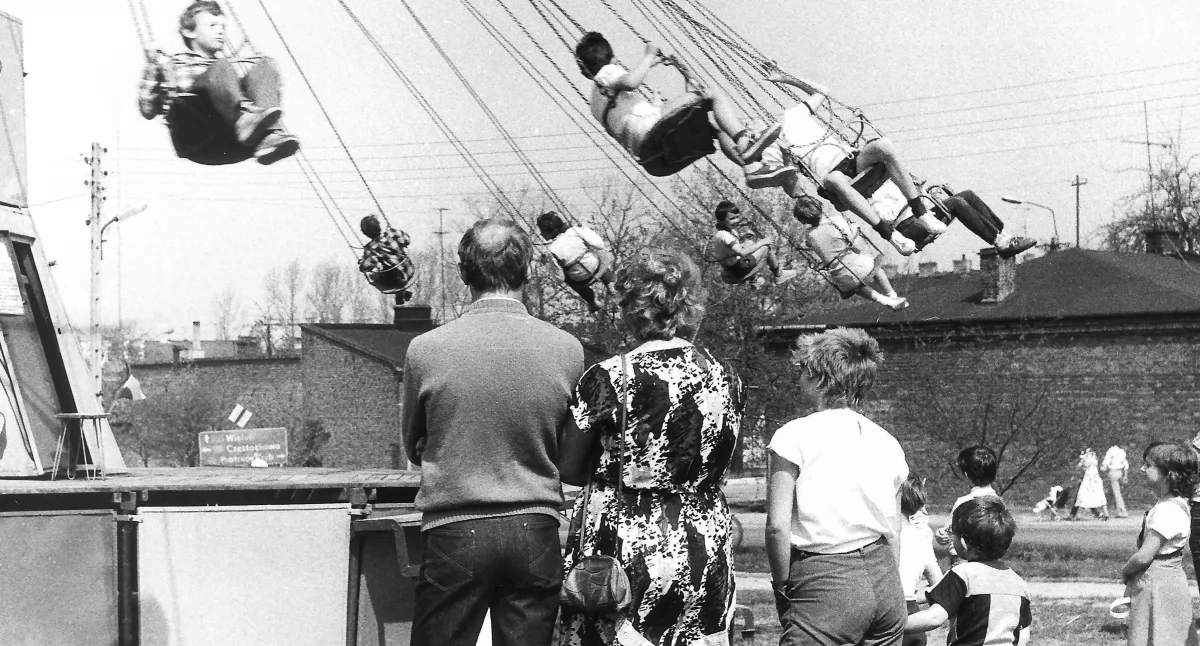 Na zdjęciu wesołe miasteczko, Radomsko, lata 80., fot. Jacek Kaszyński
