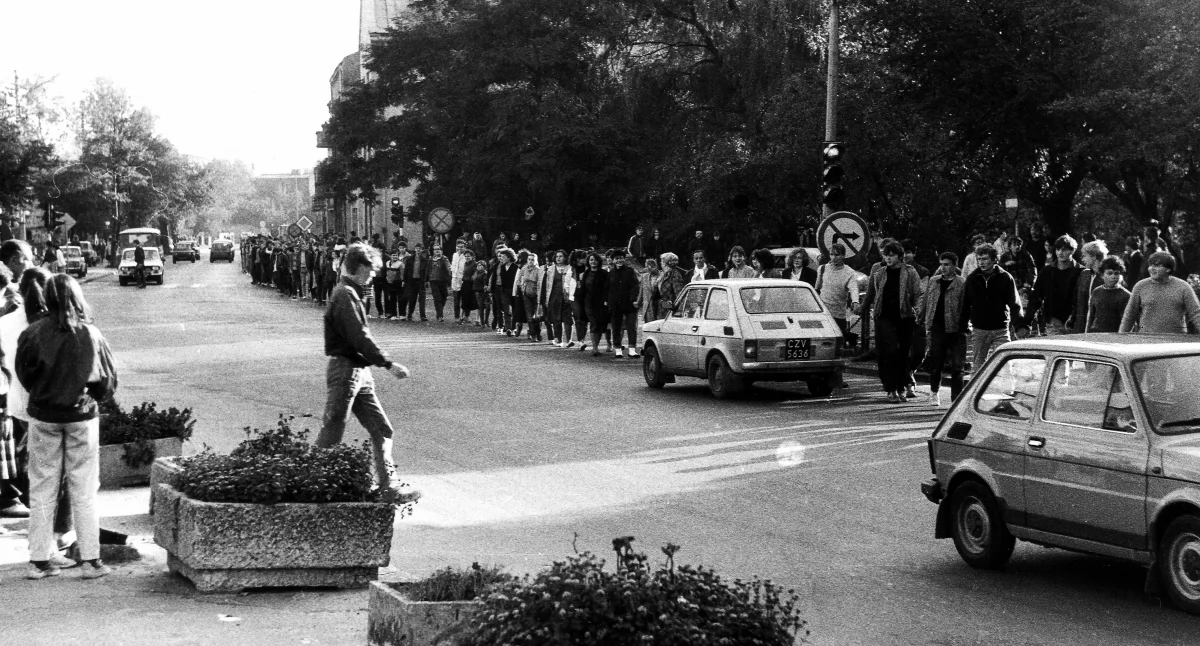 Na zdjęciu ul. Krakowska, Radomsko, lata 80., fot. Jacek Kaszyński