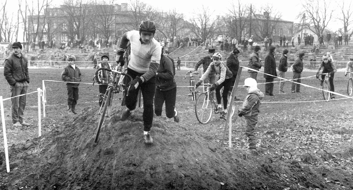 Na zdjęciu zawody sportowe, Radomsko, lata 80., fot. Jacek Kaszyński