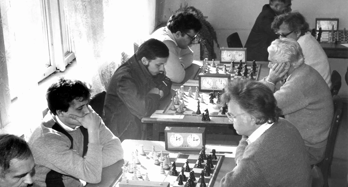 Na zdjęciu sekcja szachowa, Radomsko, lata 80., fot. Jacek Kaszyński
