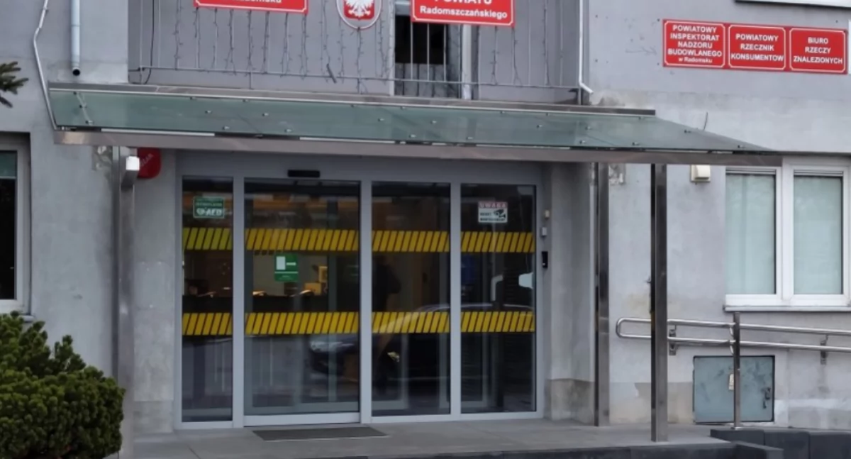 Na zdjęciu budynek starostwa powiatowego