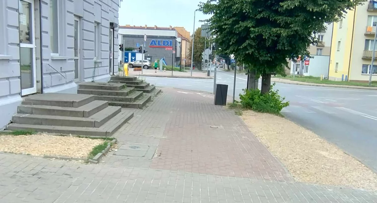 Na zdjęciu: Chodnik przy Prymasa Wyszyńskiego, fot. nadesłane