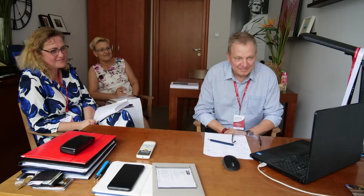 Na zdjęciu: Jolanta Dąbrowska, Aneta Bus i Krzysztof Zygma podczas obrad, fot. Facebook/MDK Radomsko