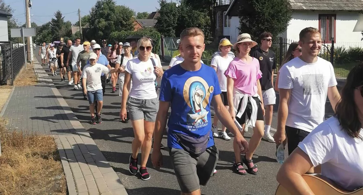 Na zdjęciu: Pielgrzymi z parafii Świętego Rocha, fot. Krzysztof Łukasz Jurczyk 