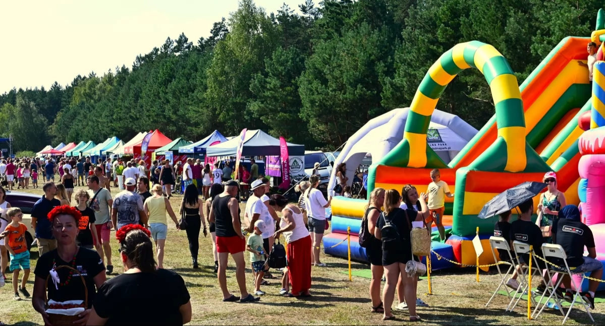 Na zdjęciu: Uczestnicy pikniku, fot. Facebook/Starostwo Powiatowe