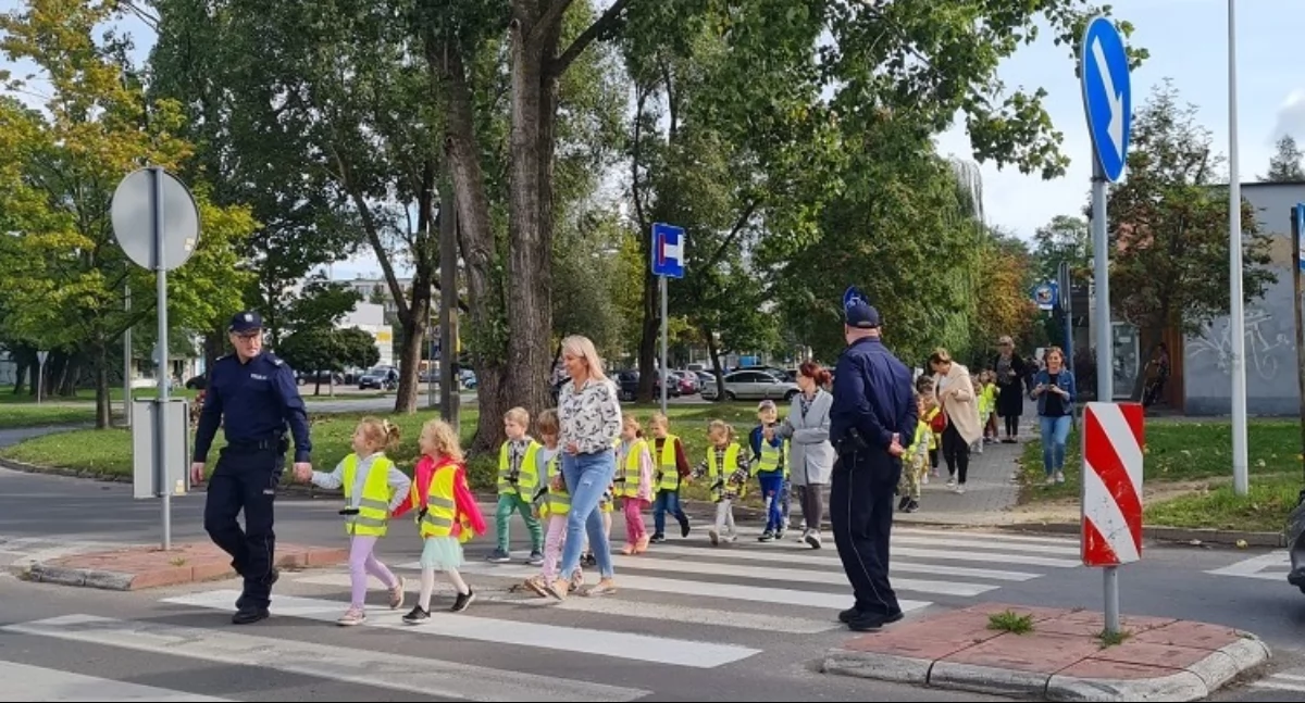 Na zdjęciu: Akcja policji przy jednej ze szkół we wrześniu 2023
