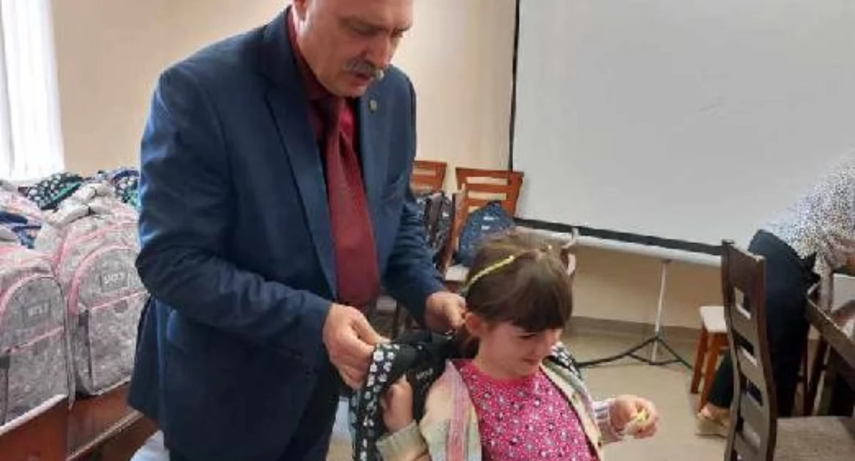 Edukacja, “Energetyczne tornistry” rozdane Trafiły dzieci które rozpoczynają naukę podstawówkach - zdjęcie, fotografia