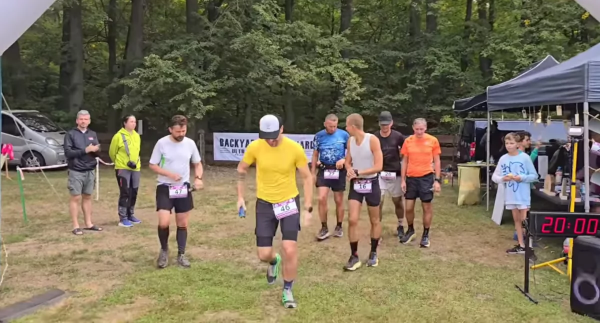 Na zdjęciu: Start 21 piętli, fot. zrzut ekranu/Backyard Ultra Radomsko 