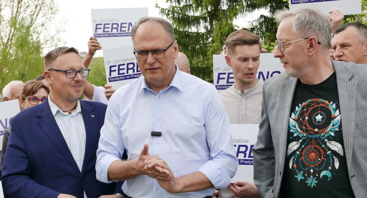 Na zdjęciu: Najwięcej wpłacił Jarosław Ferenc (na zdjęciu podczas  konferencji przed II turą, 8 kwietnia, park Solidarności)